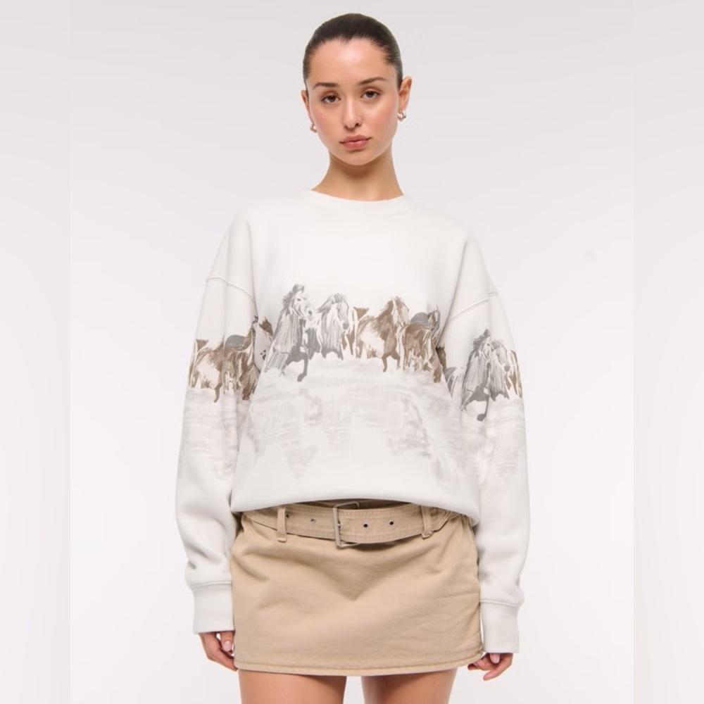 Abercrombie Women’s Graphic Oversized Sweatshirt